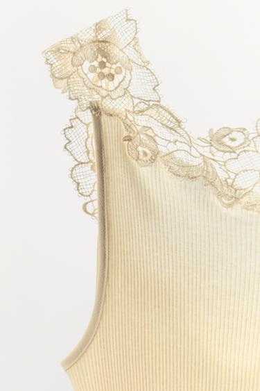 TOP CÔTELÉ DENTELLE - Écru de Zara - Image 7