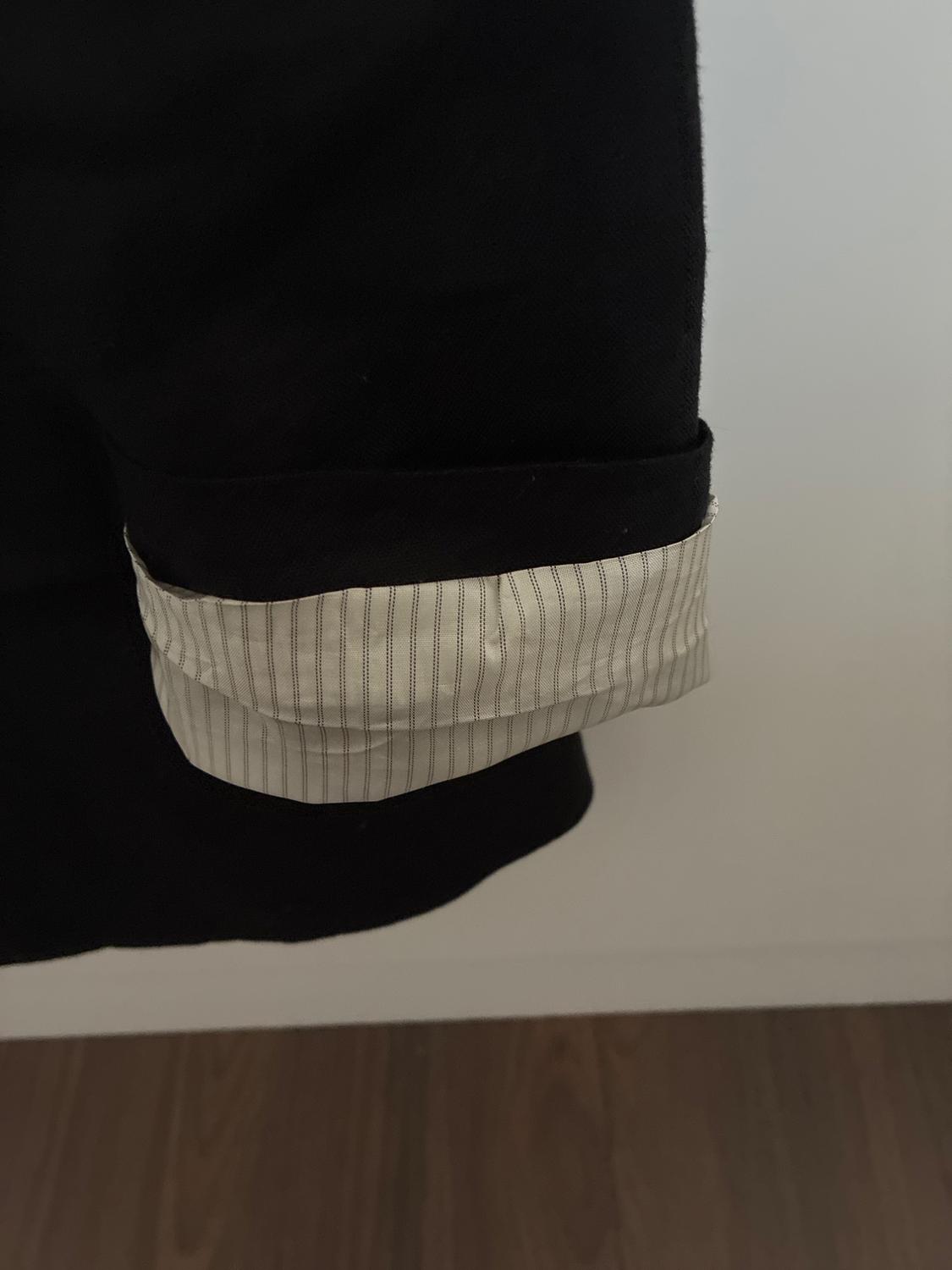 BLAZER NEGRA CON PUÑO ESTAMPADO EN LINO - Image 4