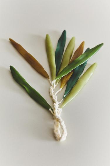 PACK OF DECORATIVE LEAF CANDLES (PACK OF 9) - Green by Zara