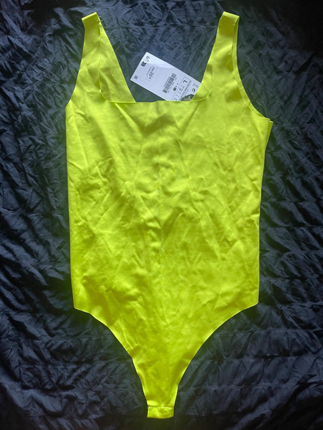 FITTED BODYSUIT