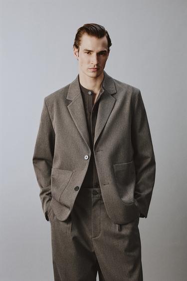 КОСТЮМНЫЙ БЛЕЙЗЕР ИЗ РЕЛЬЕФНОЙ ТКАНИ RELAXED FIT — СЕРОВАТО-КОРИЧНЕВЫЙ от Zara