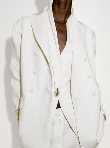 Americana cruzada ajustada lino - Limited edition - Blanco roto de Zara