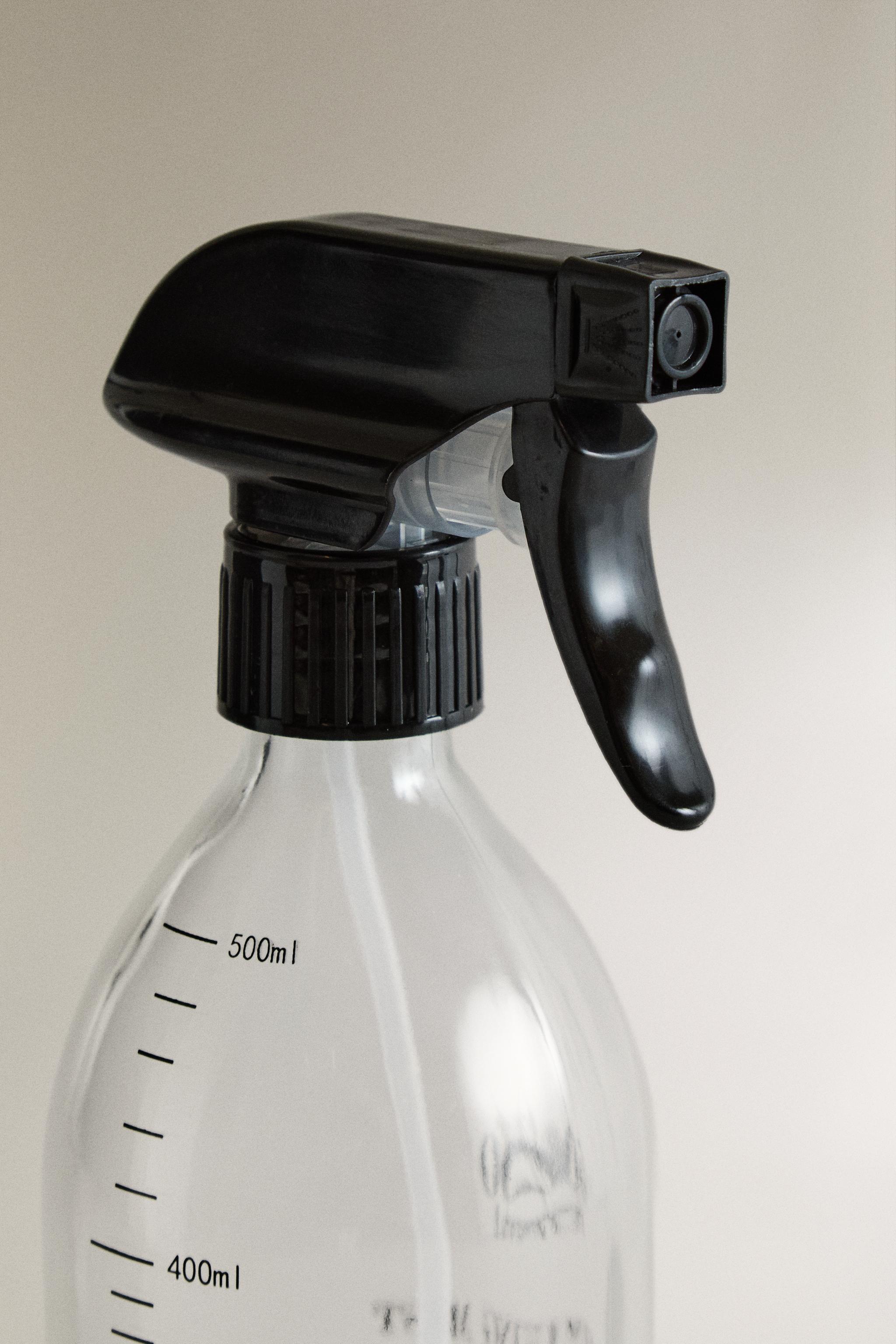 (500 ML) REFILLABLE MEASURING SPRAY BOTTLE — Glass