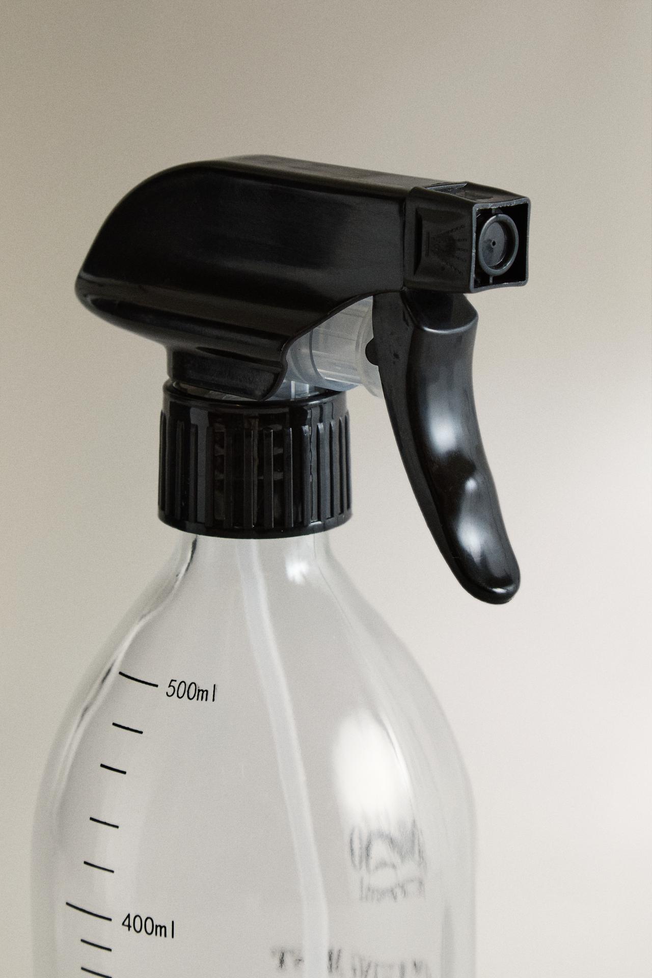 (500 ML) REFILLABLE MEASURING SPRAY BOTTLE — Glass