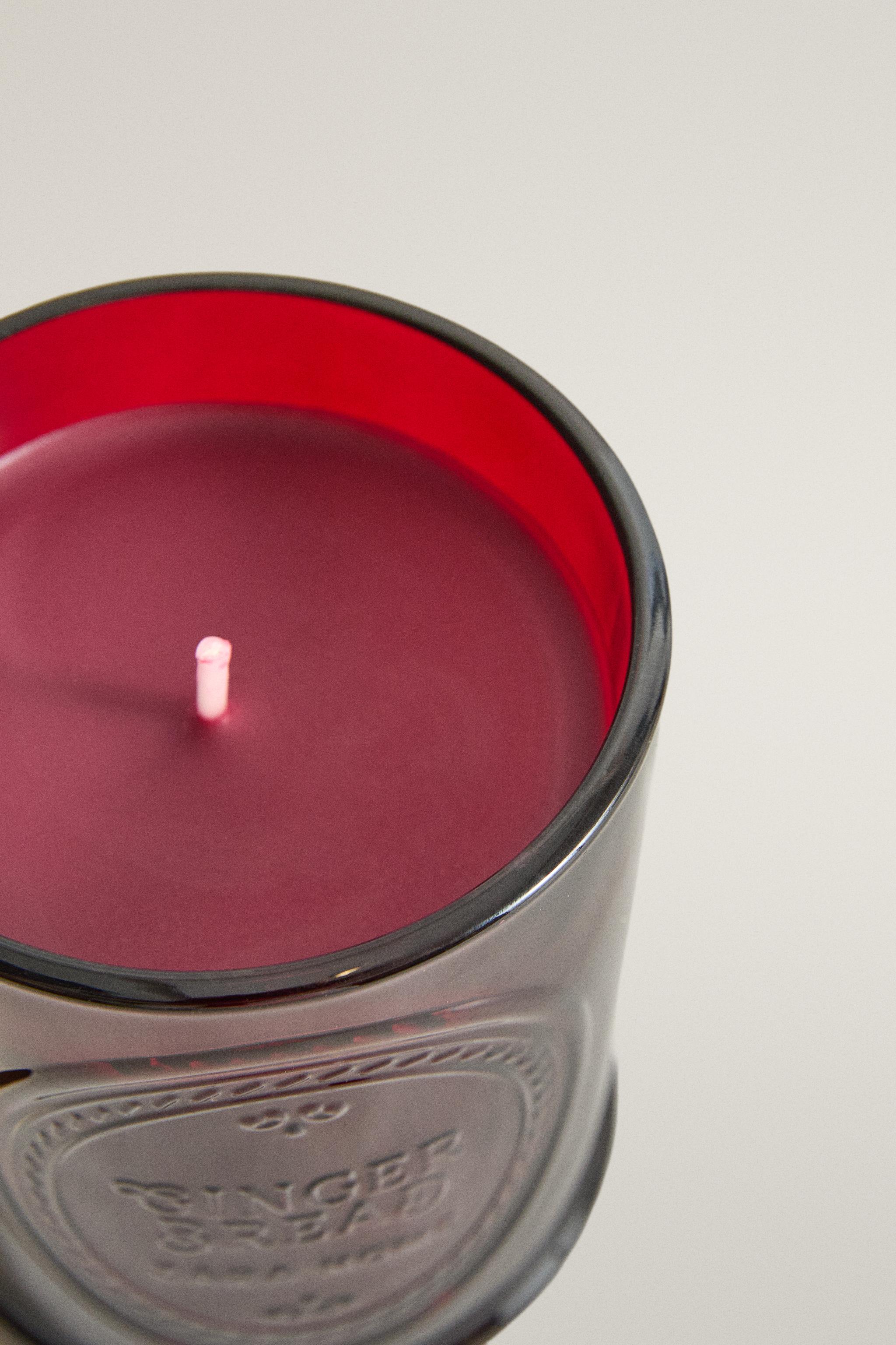 G) GINGERBREAD SCENTED CANDLE
