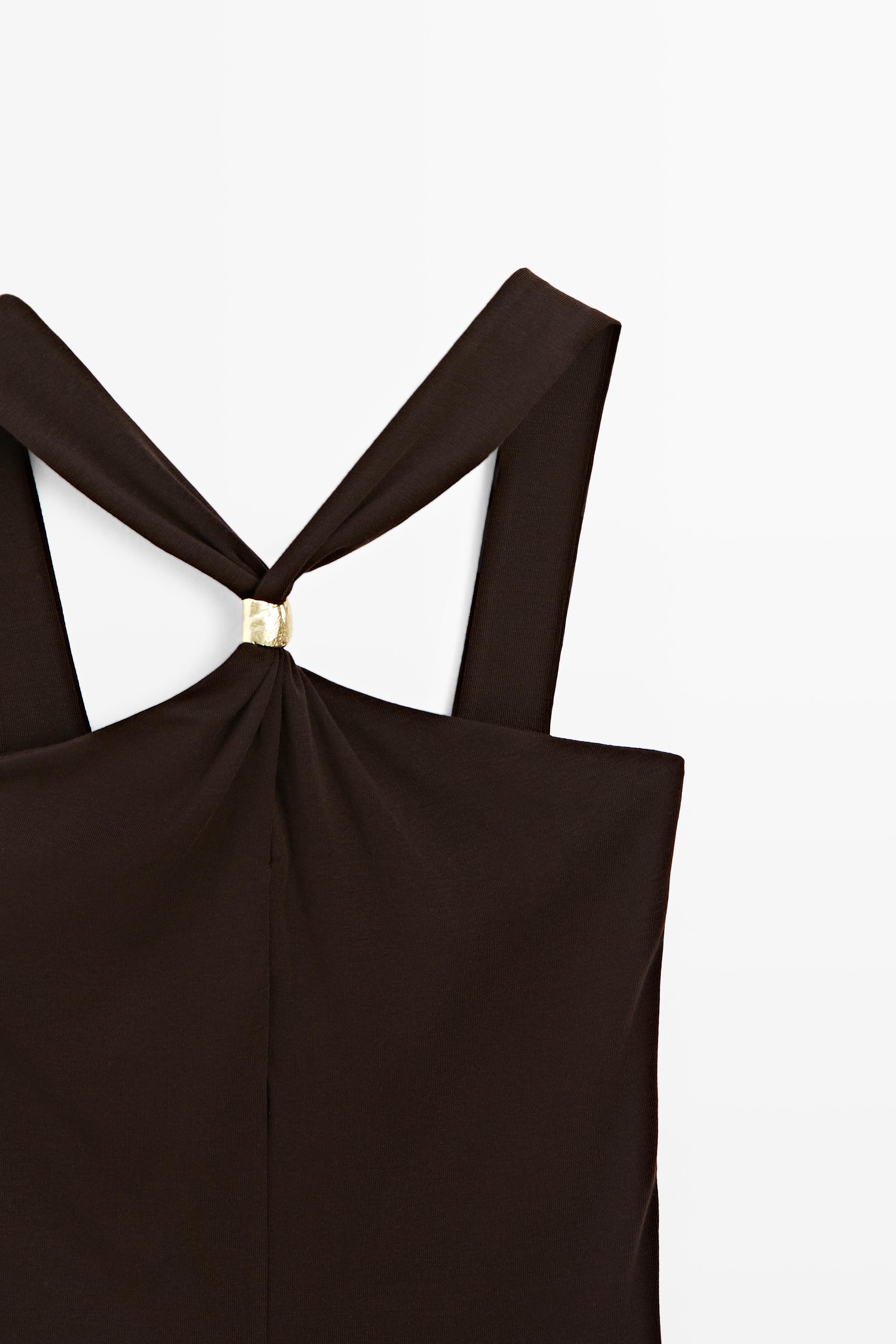 Top à encolure américaine bretelles bijou