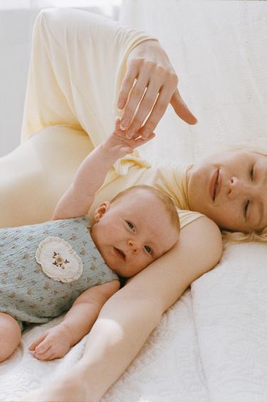 КОМБИНЕЗОН С ЦВЕТОЧНЫМ ПРИНТОМ И КРУЖЕВОМ — ЗЕЛЕНОВАТО-СИНИЙ от Zara