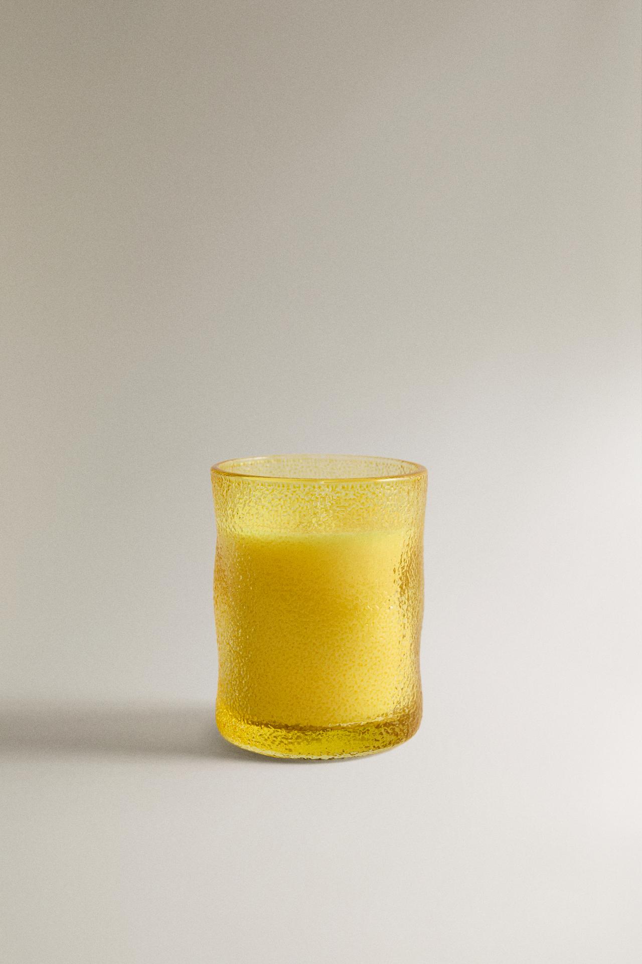 (155 G) GINGER LEMON SCENTED CANDLE — Pastel yellow