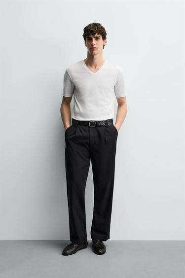 CAMISETA CUELLO PICO BÁSICA - Blanco de Zara