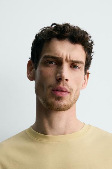 T-SHIRT DE POIDS MOYEN À MANCHES COURTES - Jaune de Zara - Image 4