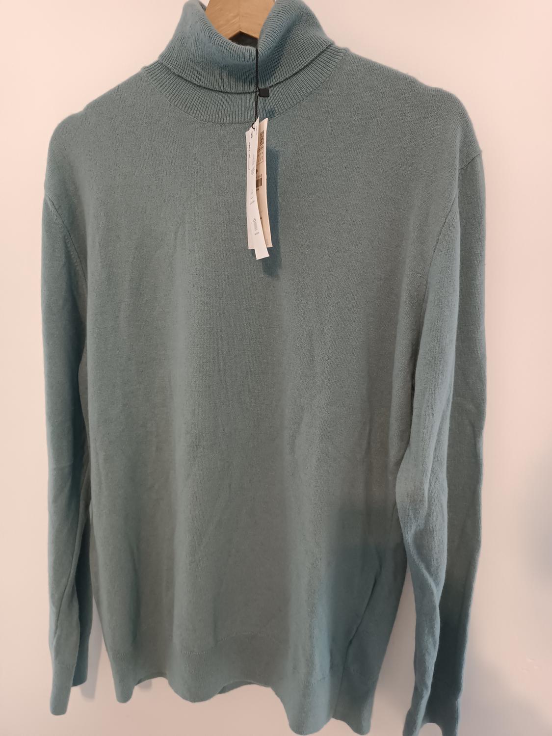 TURTLENECK SWEATER