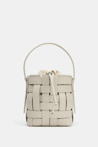 編み込みクロスボディバッグエクリュZaraの編み込みクロスボディバッグ - エクリュ 