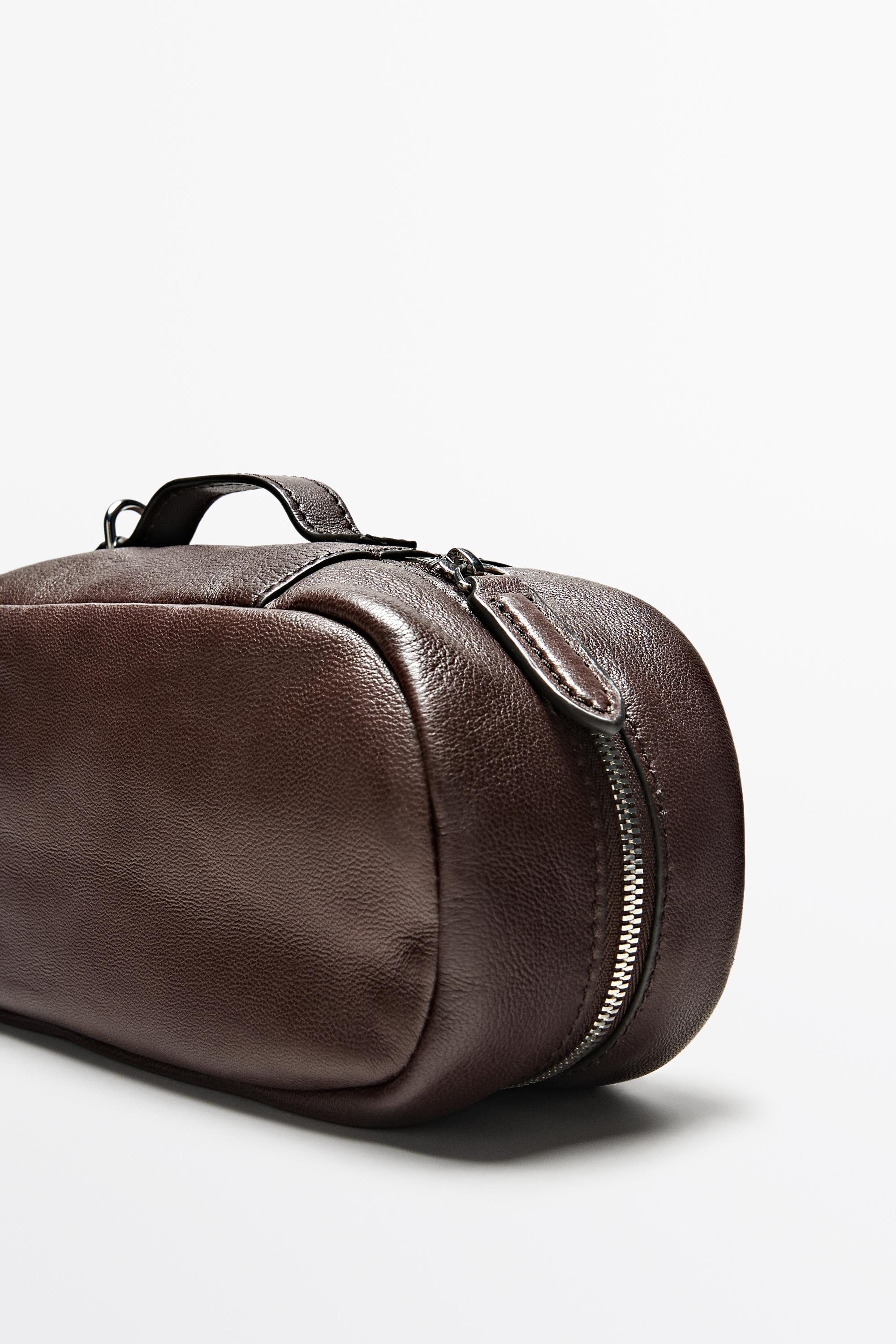 Trousse ovale en cuir napa