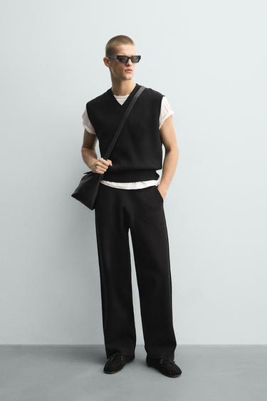 TEXTURED KNIT VEST - Black by Zara