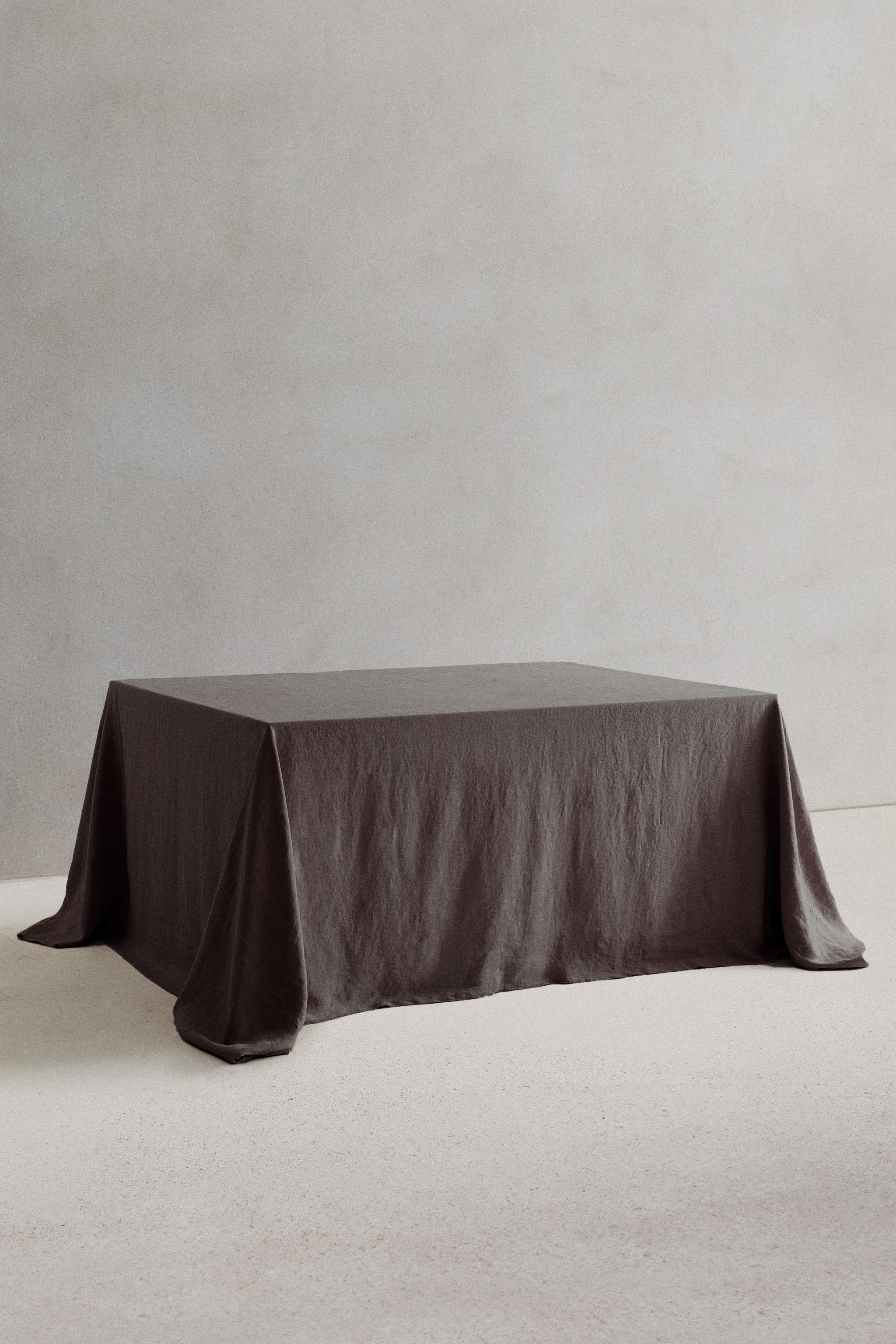 TABLECLOTH 01 — Eggplant