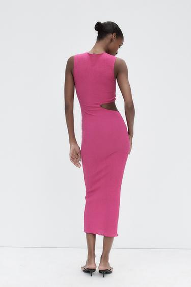 ROBE LONGUE À TEXTURE ET DÉTAIL AJOURÉ - Rose de Zara