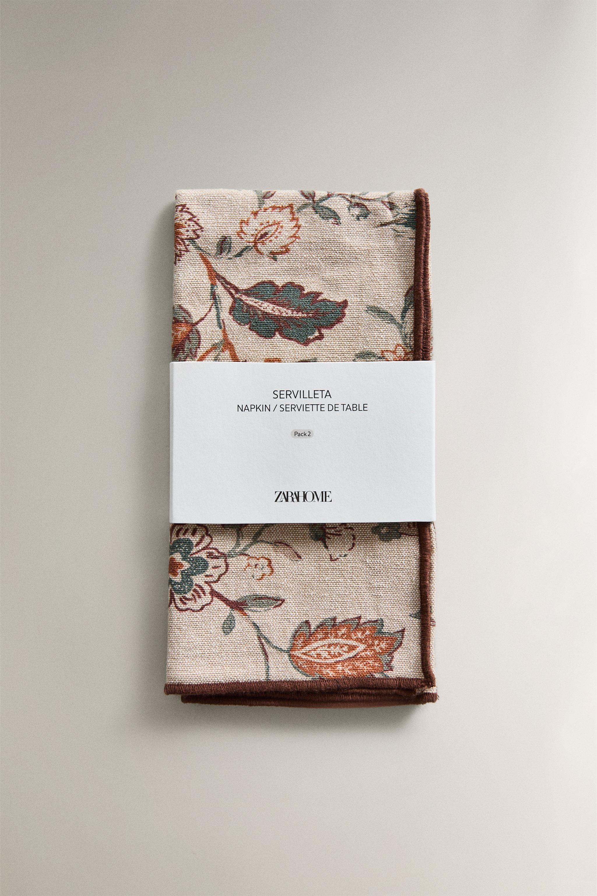 LOT DE SERVIETTES DE TABLE IMPRIMÉ FLEURS ET SURPIQÛRE (LOT DE 2)