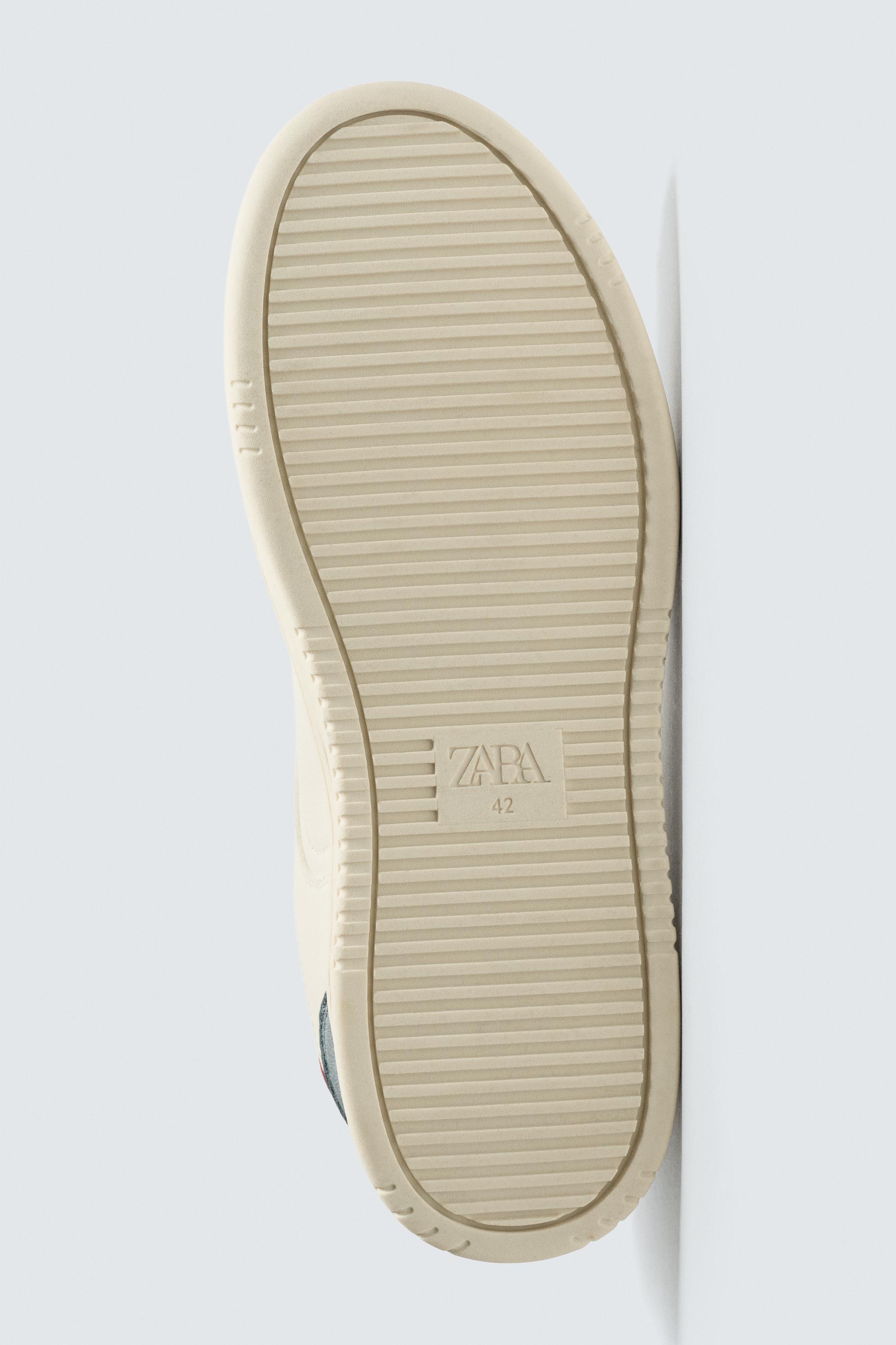 RETRO STYLE SNEAKERS