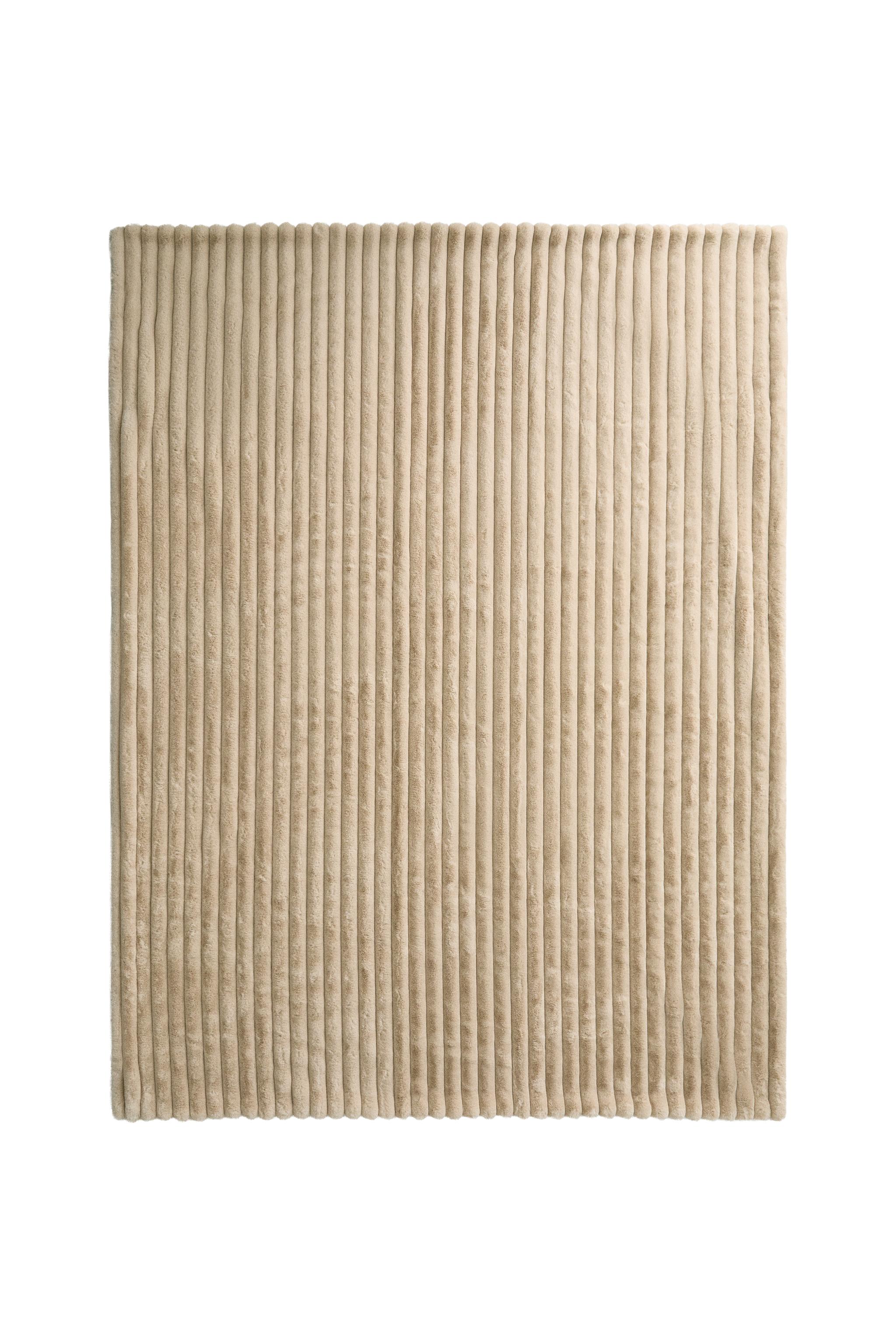 TUBULAR EMBOSSED FUR BLANKET - Sand | ZARA United States