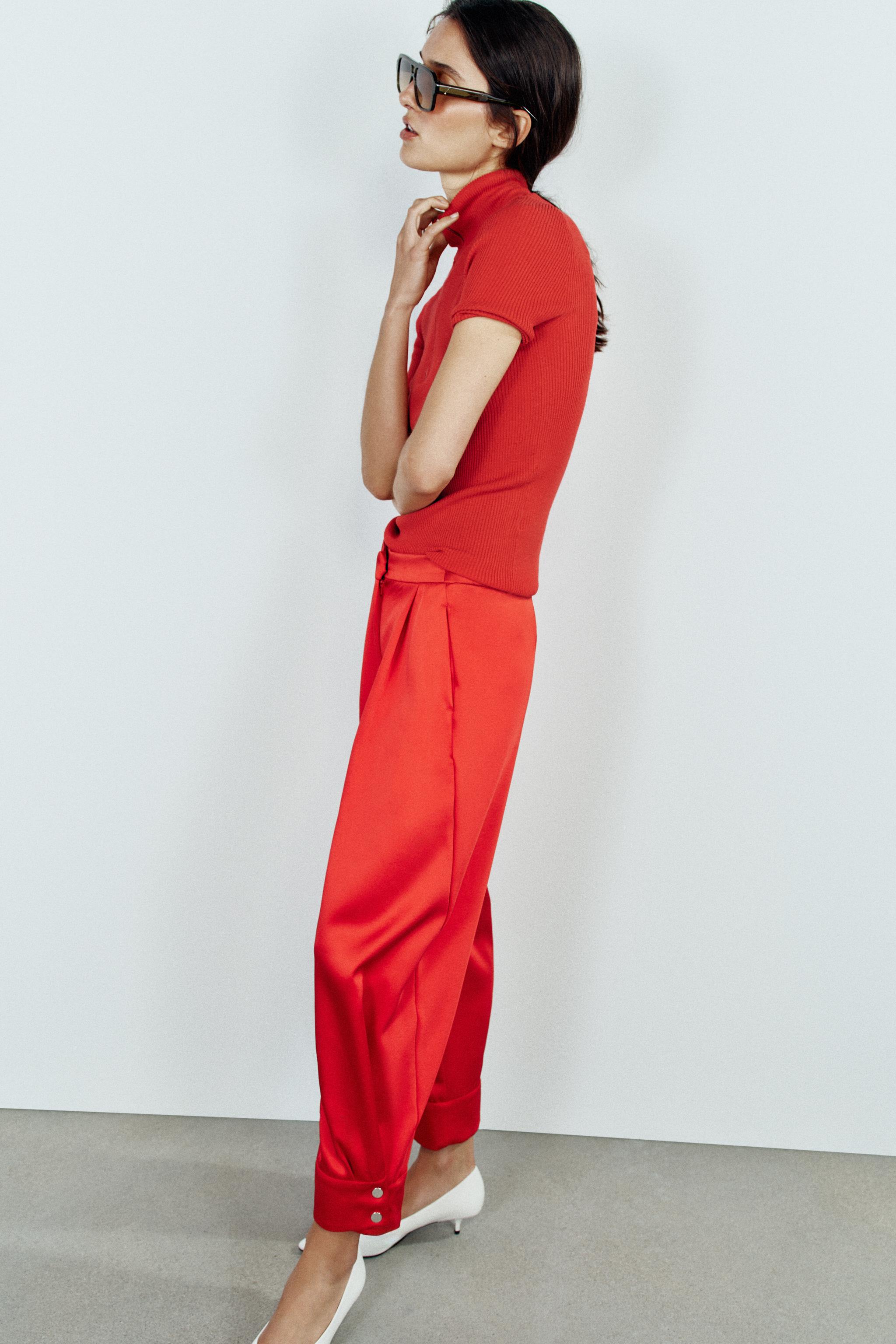 Zara Saten yüzeyli düğmeli paça pantolon görsel 4