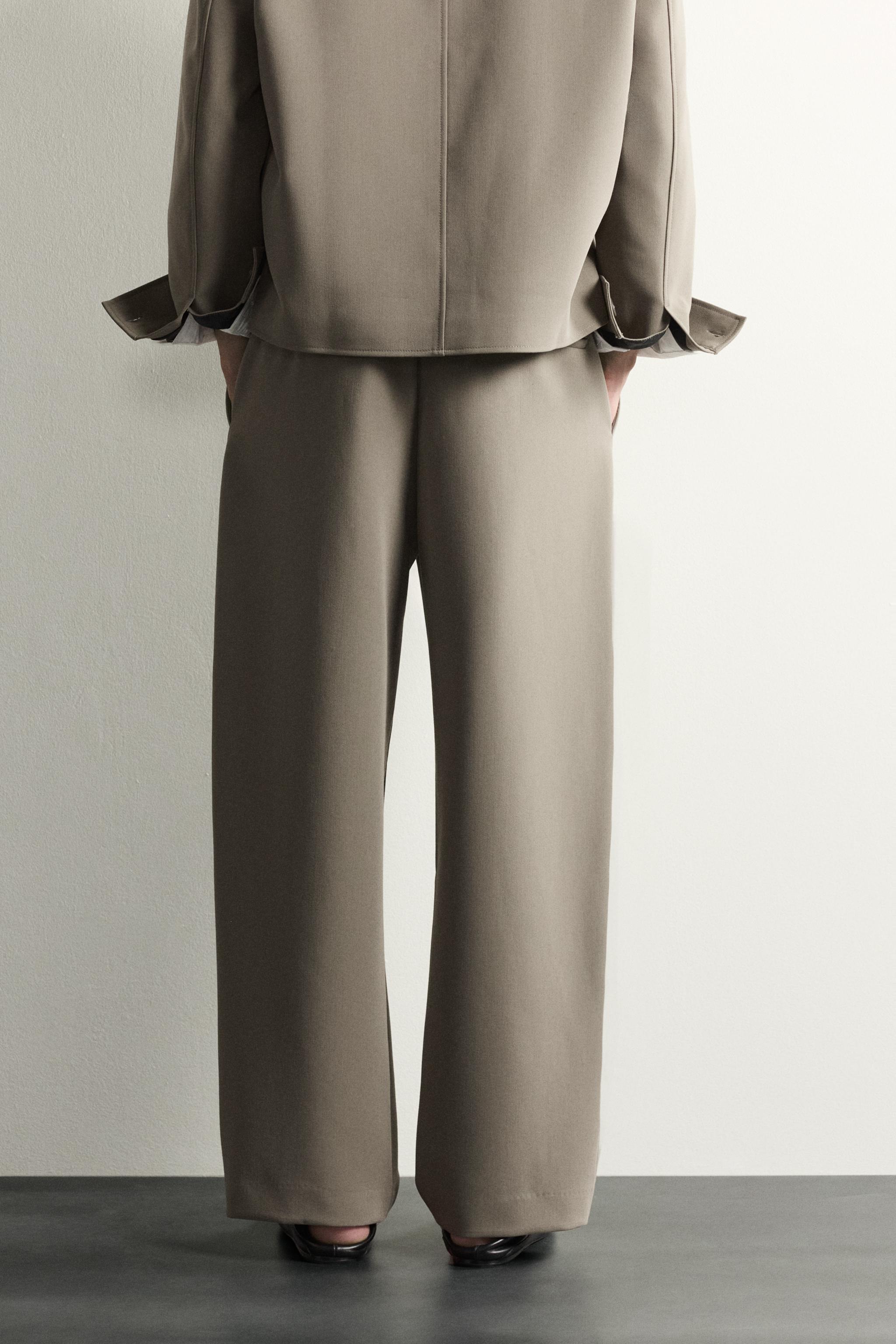 RELAXED FIT PLEATED PANTS