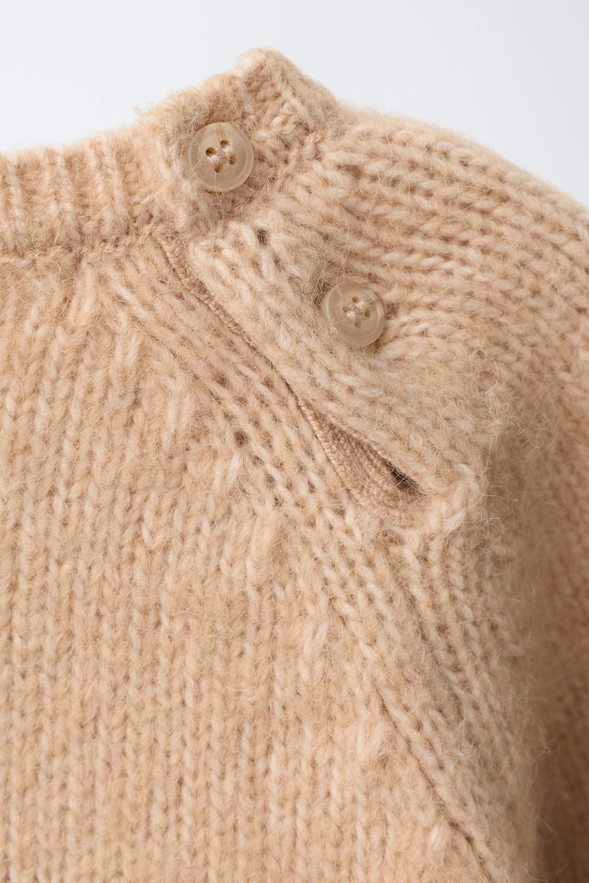 BEAR KNIT SWEATER