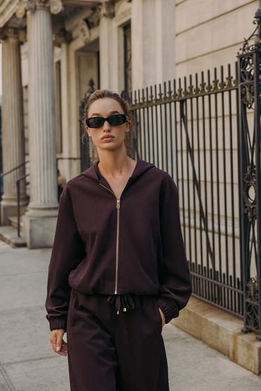 جاكيت بومبر بغطاء رأس - بورجندي by Zara