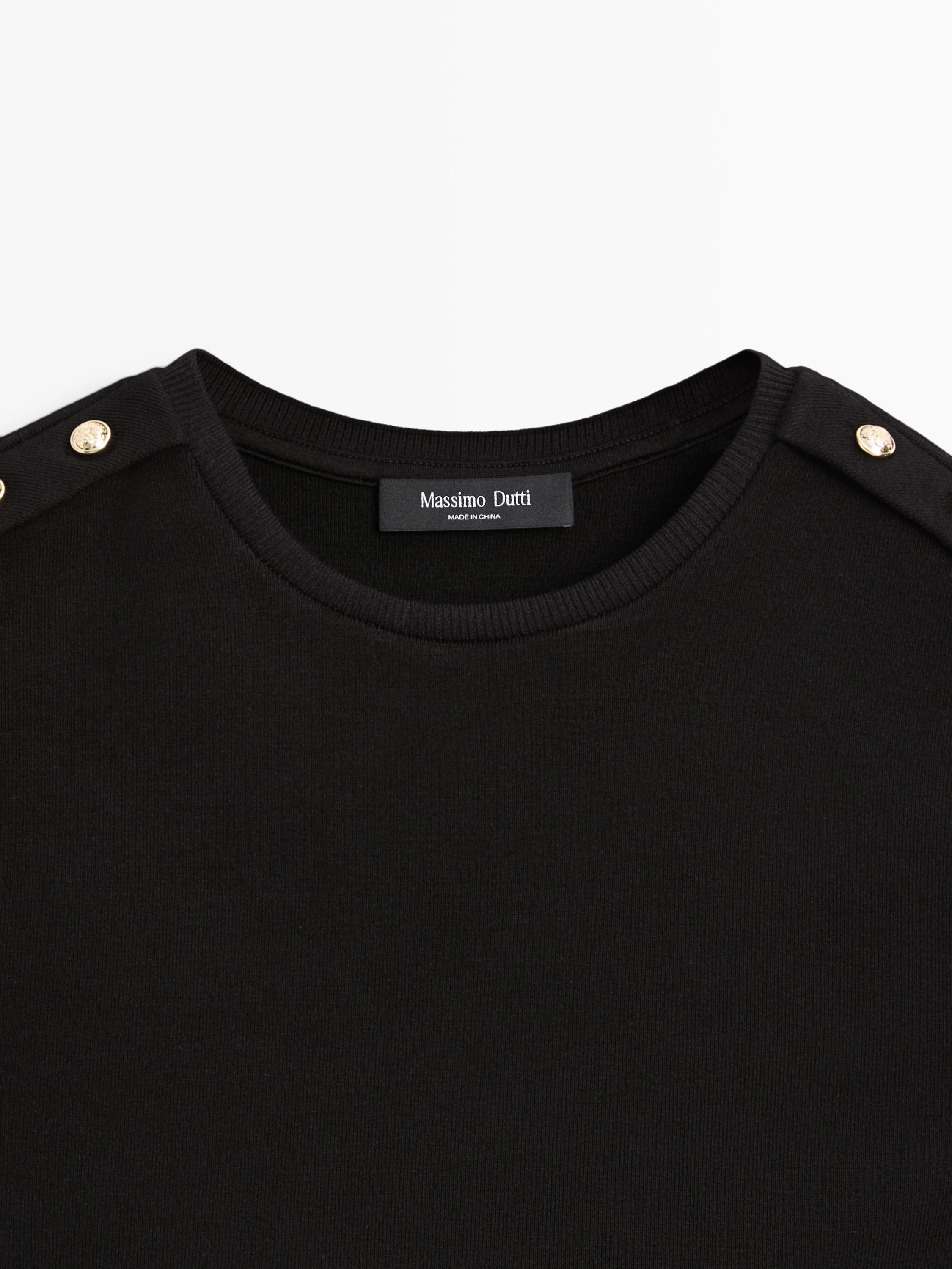 Drop sleeve T-shirt with button details