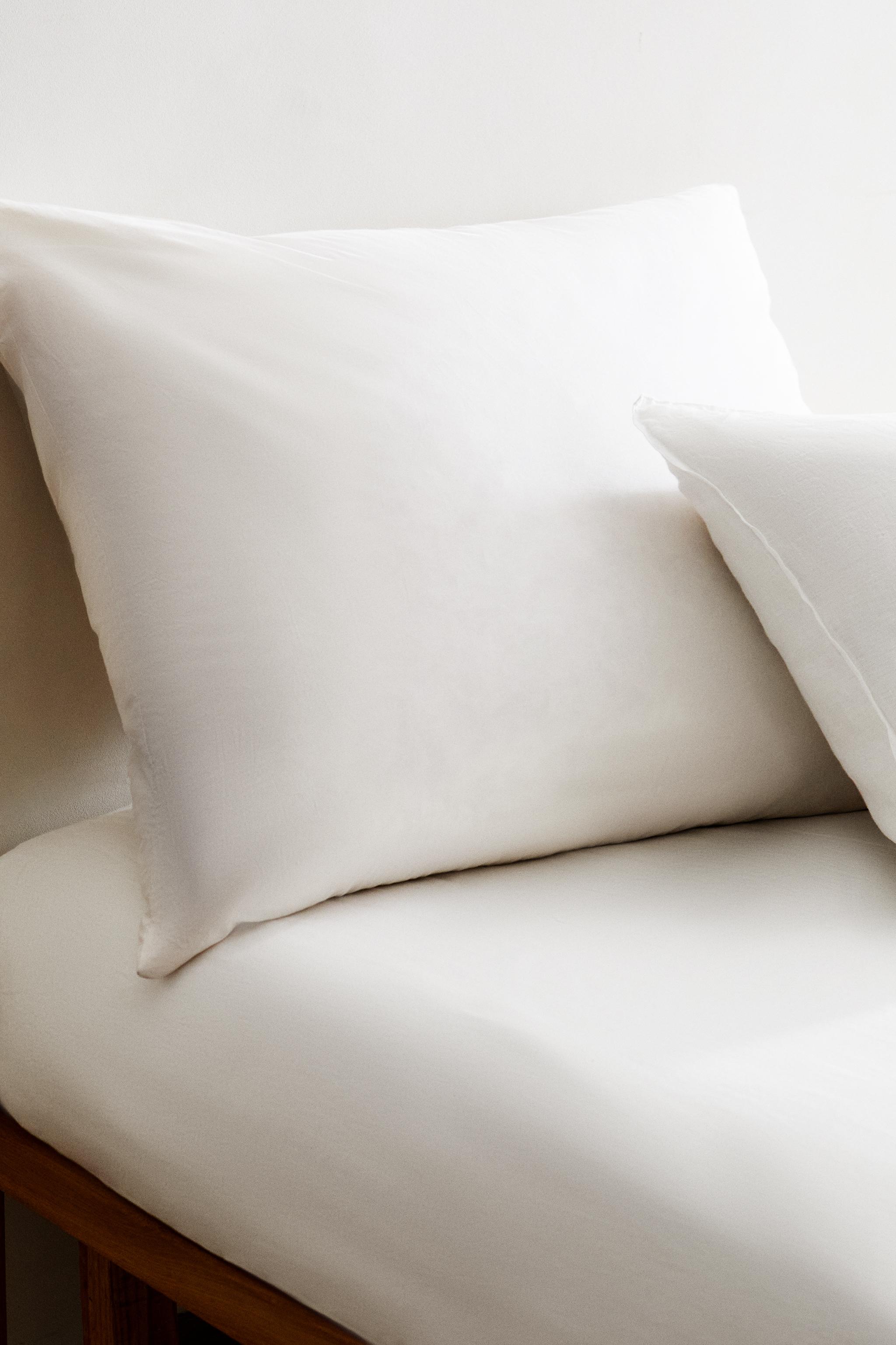 Feather discount cushions zara