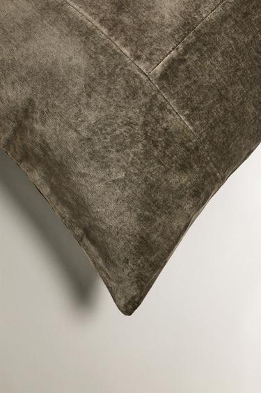 HOUSSE DE COUSSIN EN VELOURS DÉLAVÉ - Kaki de Zara - Image 1