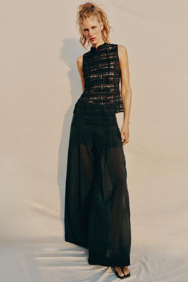 TOP دانتيل بأزرار نمساوية - أسود by Zara
