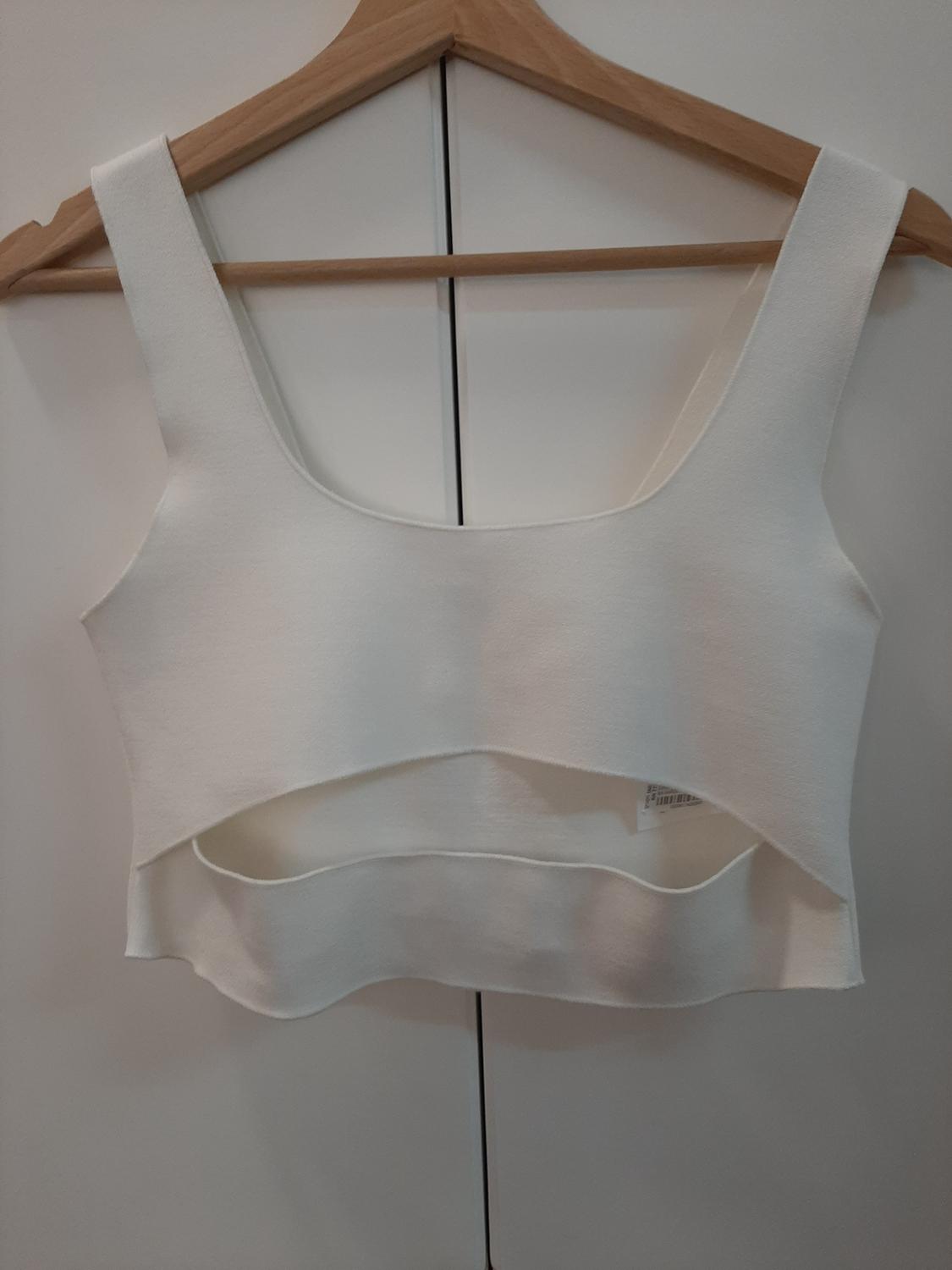 TOP WITH CUT-OUT DETAIL - Image 3