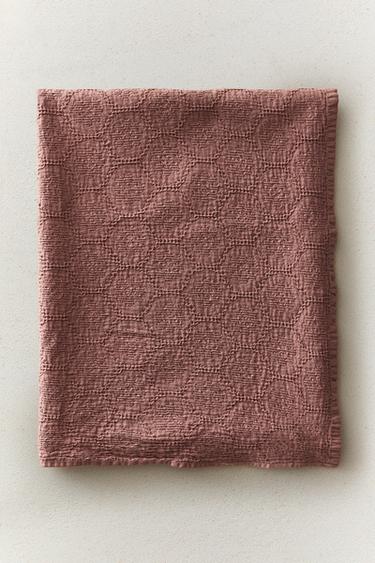 GEOMETRIC WAFFLE BATH TOWEL — Pink 1