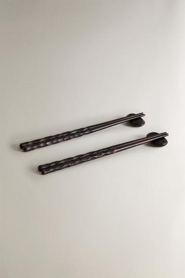 LOT DE PIQUES ET SUPPORT BOIS - Marron foncé de Zara - Image 1