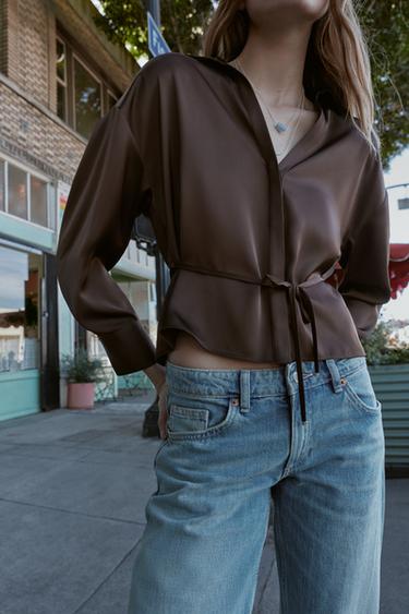 BLUSA SATINADA CINTURÓN - Marrón de Zara