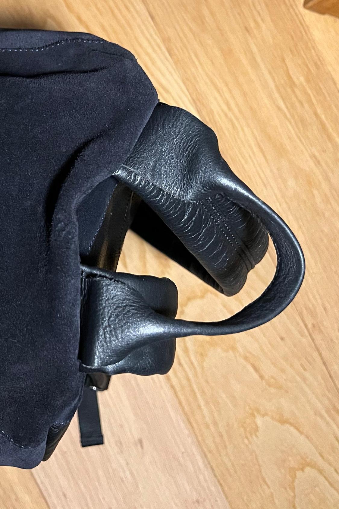 BLUE SUEDE AND BLACK LEADER BAG - Image 2