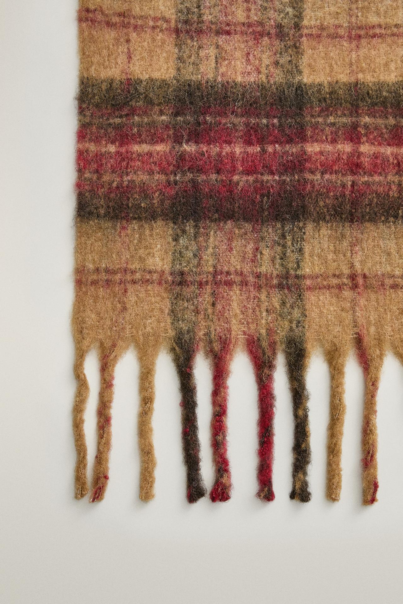 CHRISTMAS CHECK BLANKET WITH FRINGE — Light beige