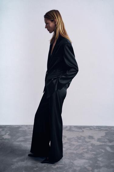 PANTALÓN RECTO SATINADO - Negro de Zara