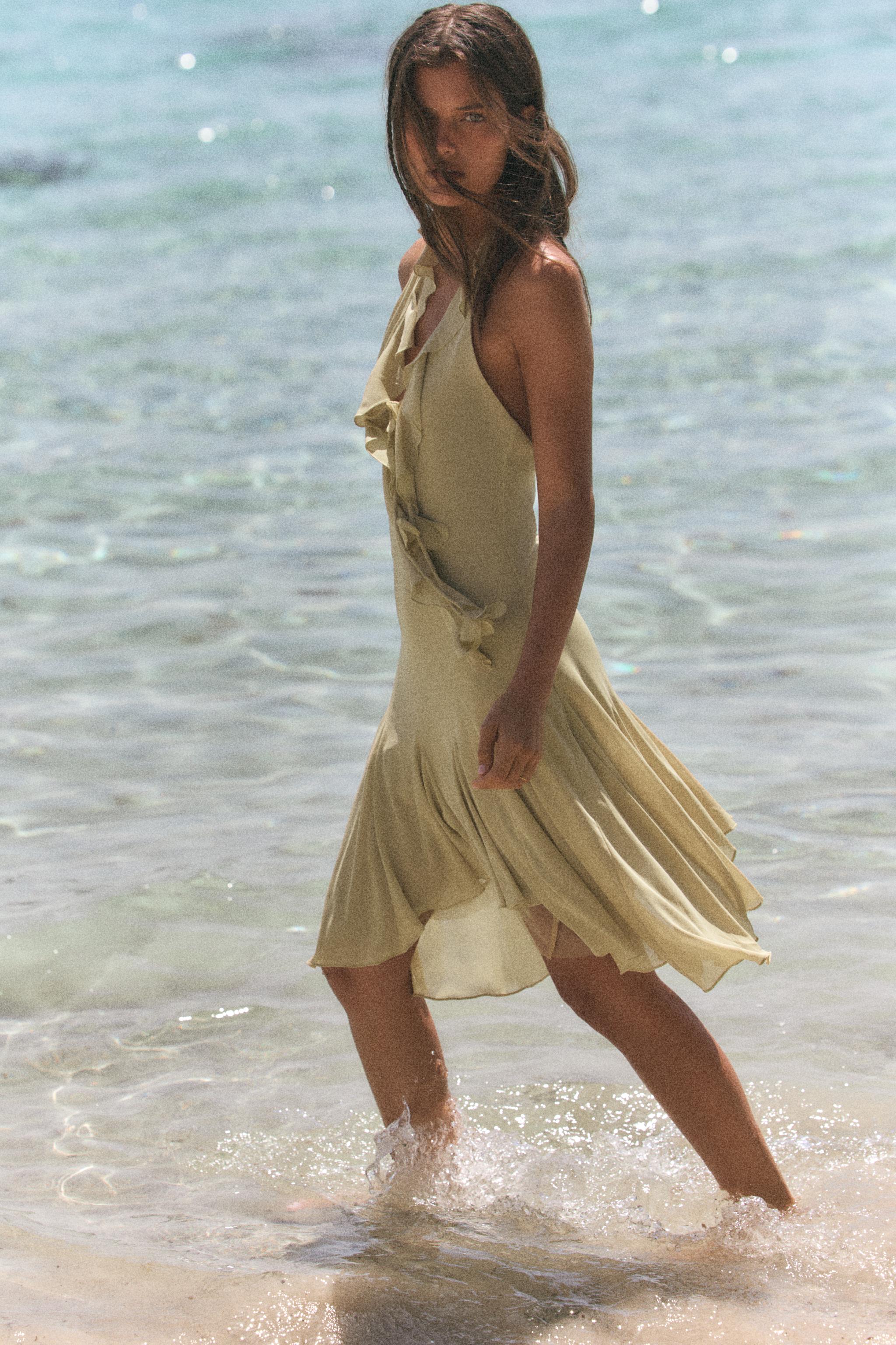 ROBE HALTER À VOLANTS