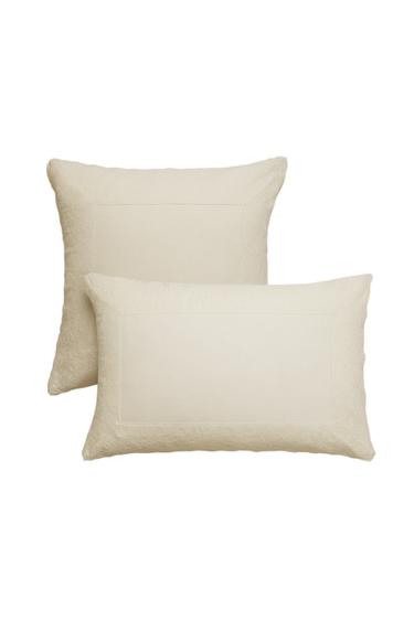 EMBROIDERED PERCALE PILLOWCASE (200 THREAD COUNT) - Ecru by Zara