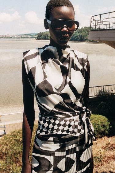 GEOMETRIC PRINT TOP WITH SHOULDER PADS - Ecru / Black by Zara