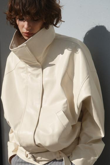 CHAQUETA BOMBER EFECTO PIEL - Crema de Zara
