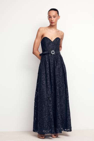 فستان بتطريزات مخرمة ZW COLLECTION - بحري الخاص بـ Zara