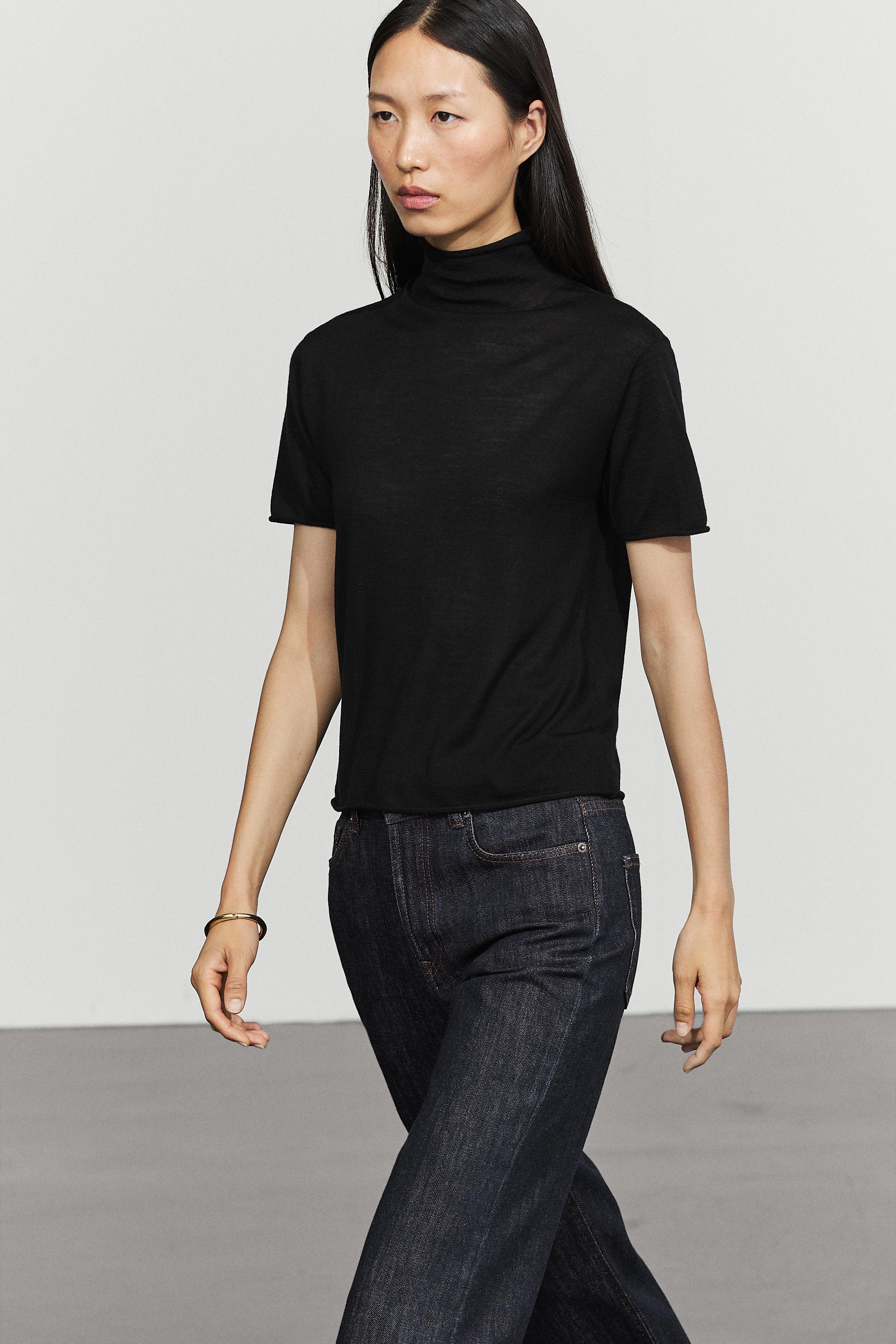 Short sleeve turtleneck knit sweater — Black