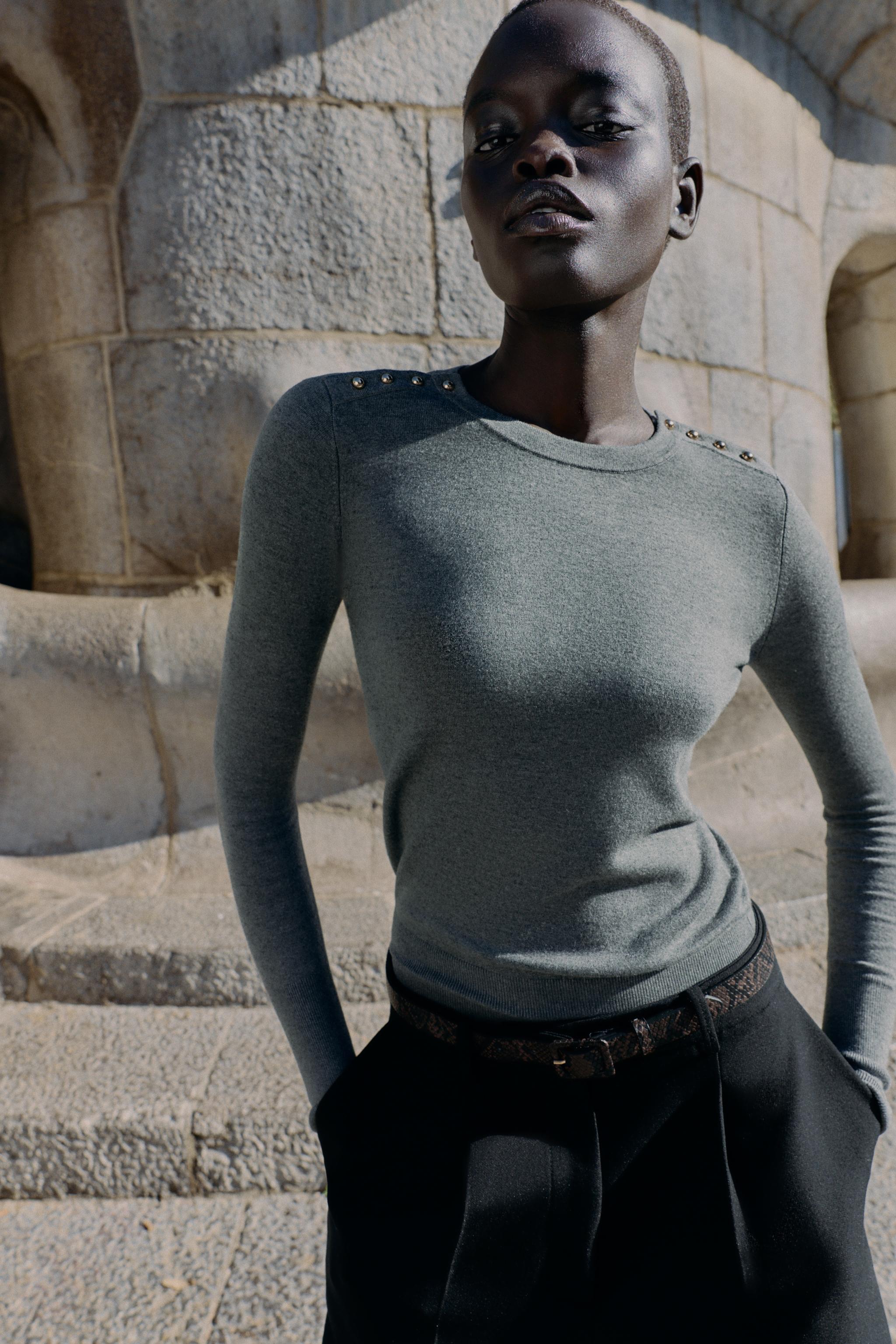 PULL EN MAILLE À BOUTONS