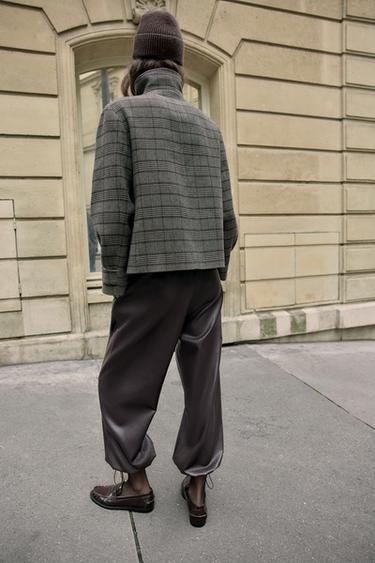 PANTALON BOUFFANT MATIÈRE SYNTHÉTIQUE - Marron foncé de Zara - Image 4