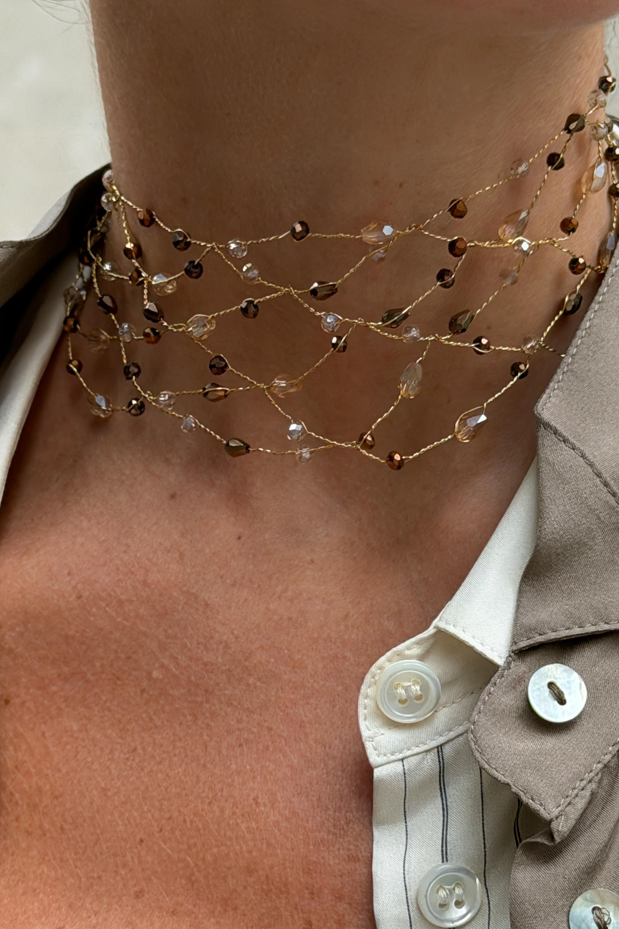 METALLIC THREAD STONE CHOKER NECKLACE — Golden
