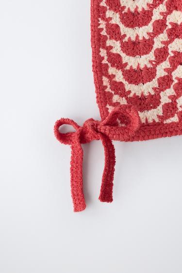 BONNET EN MAILLE TEXTURÉE - Écru / Rouge de Zara - Image 1