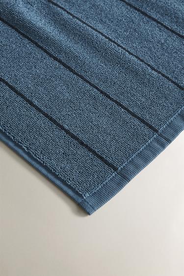SERVIETTE DE BAIN RAYURE RÉGULIÈRE - Bleu moyen de Zara - Image 2