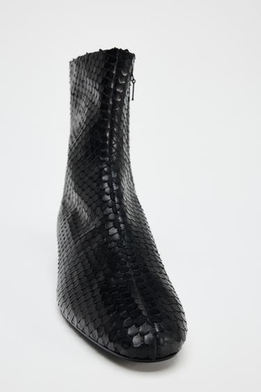 EMBOSSED LEATHER ANKLE BOOTS - Black by Zara - Image 4